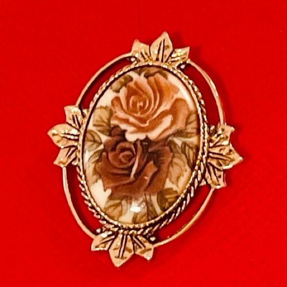 Vintage Sarah Coventry Victorian Inspired Floral Brooch Pendant - Picture 7 of 7